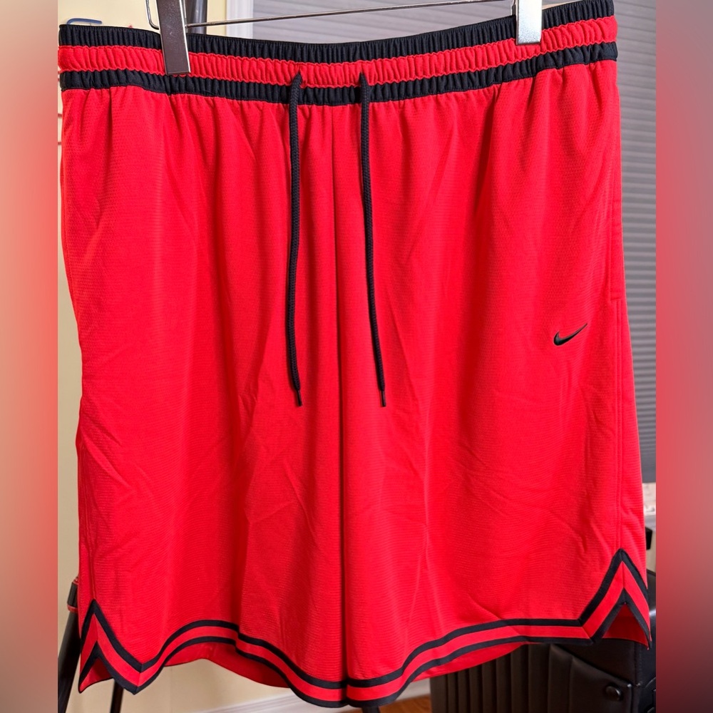 Gorgeous Nike LooseFit shorts!!!